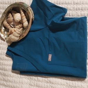 New figs sz Small scrub top